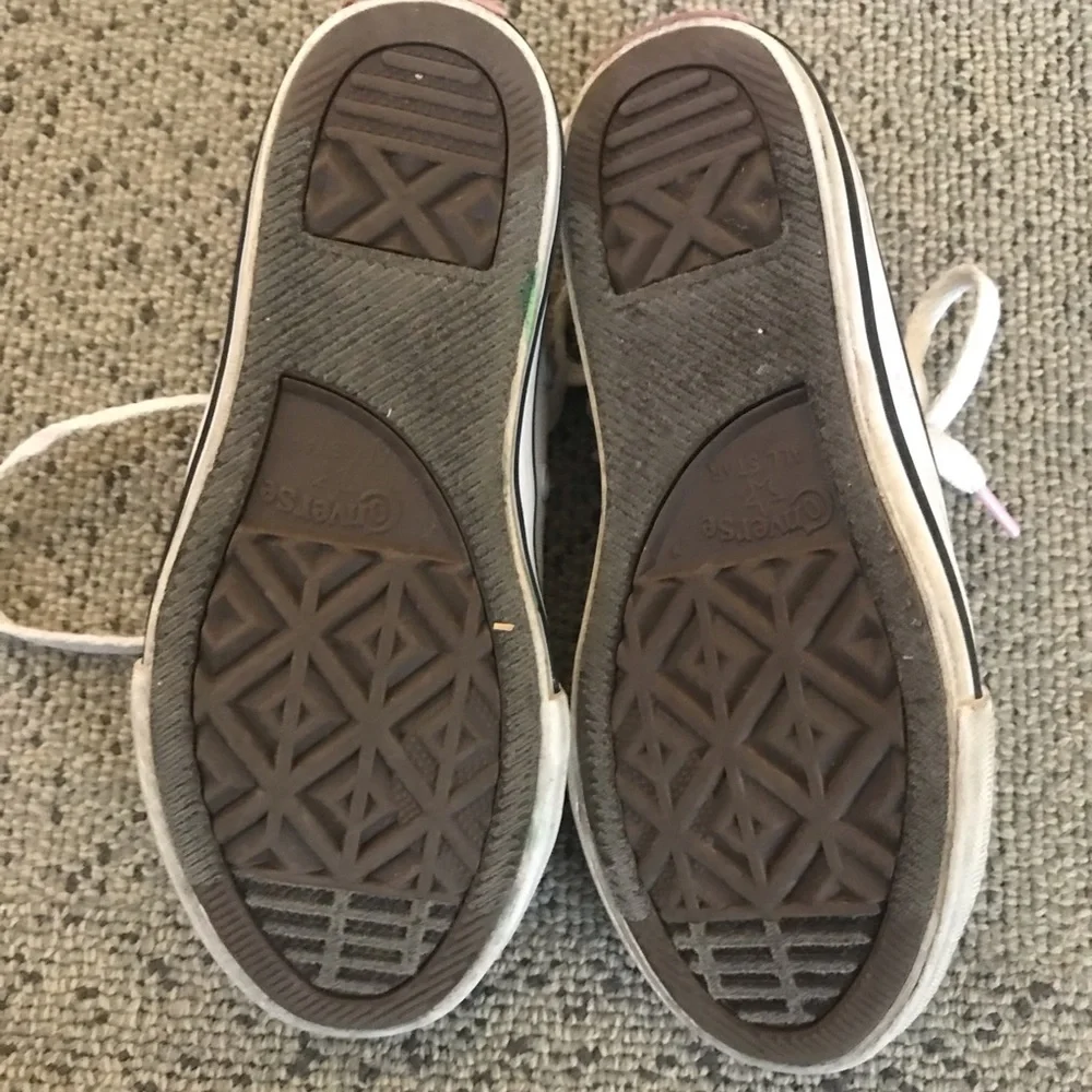 Converse Kids Low-Top Canvas Sneakers in Light Gray with Rainbow Trim